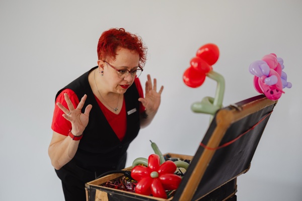 Anika mit Ballonshow